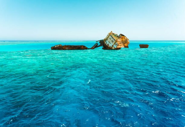 Tiran Island Sailing: Deep Blue Reefs & Hidden Shipwrecks